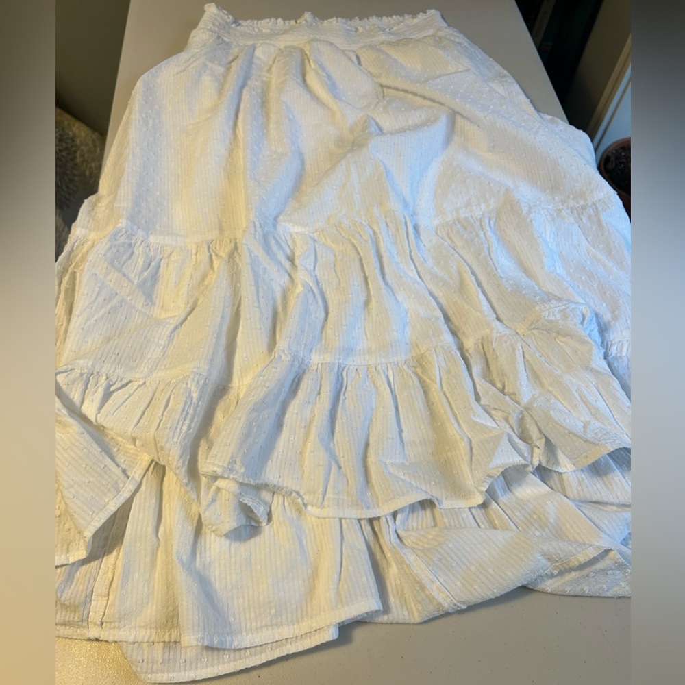 Womens Lauren Conrad skirt. Size large. EUC